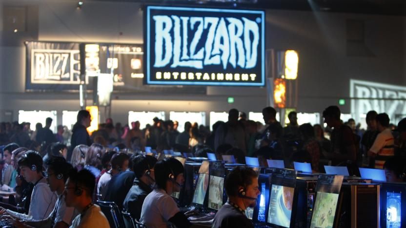 Hundreds of computer gamers play the game "World Of Warcraft" during the first day of BlizzCon 2008 at the Anaheim Convention Center in Anaheim, California October 10, 2008. Started in 2005, the annual BlizzCon convention is a gathering of some 20,000 computer game players who play "World of Warcraft" made by Blizzard Entertainment.  REUTERS/Mike Blake (UNITED STATES)