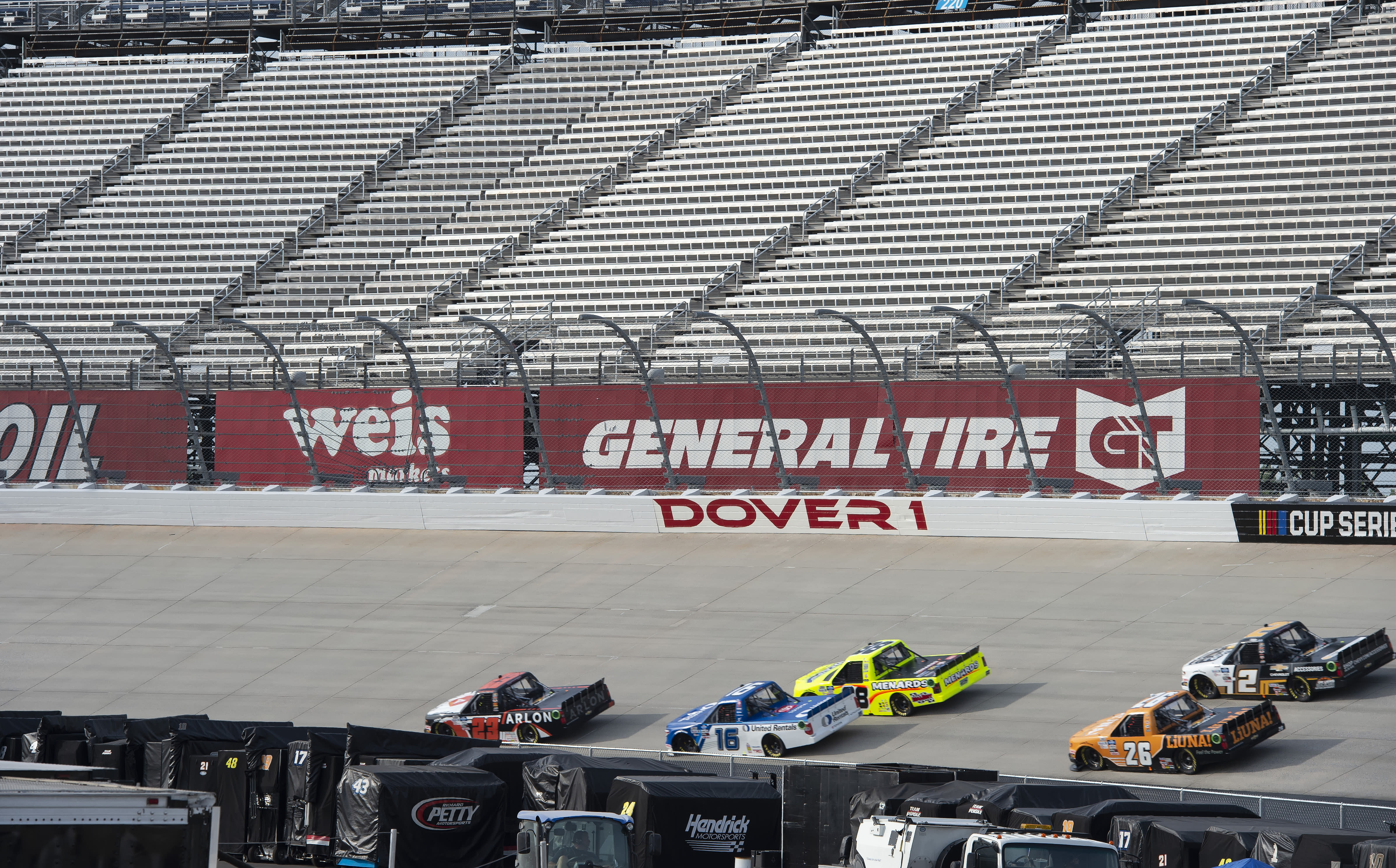 Smith wins at Dover for 2nd NASCAR Truck victory in 3 races