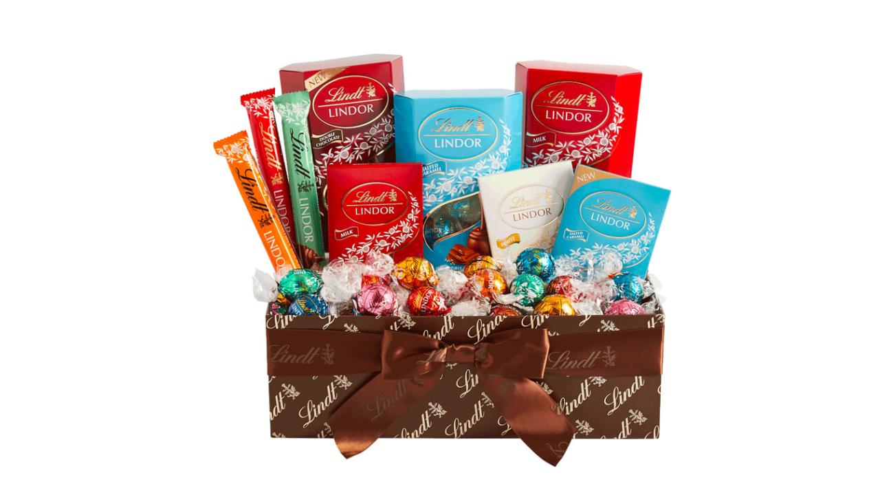 Lindt Lindor Milk & White Chocolate Christmas Gift Box Review (227g)