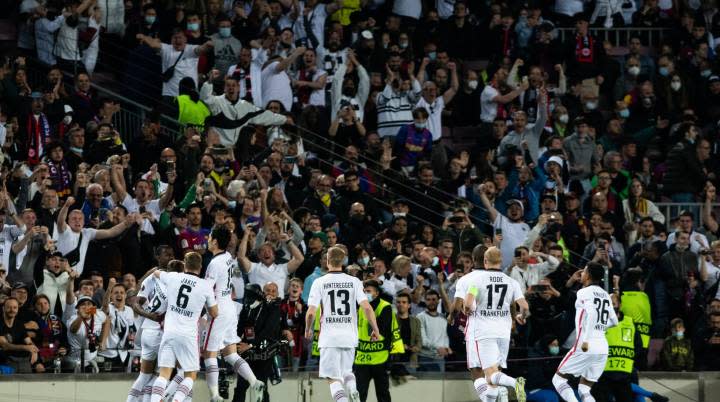 Frankfurt dominates Barcelona at Camp Nou and joins the last four