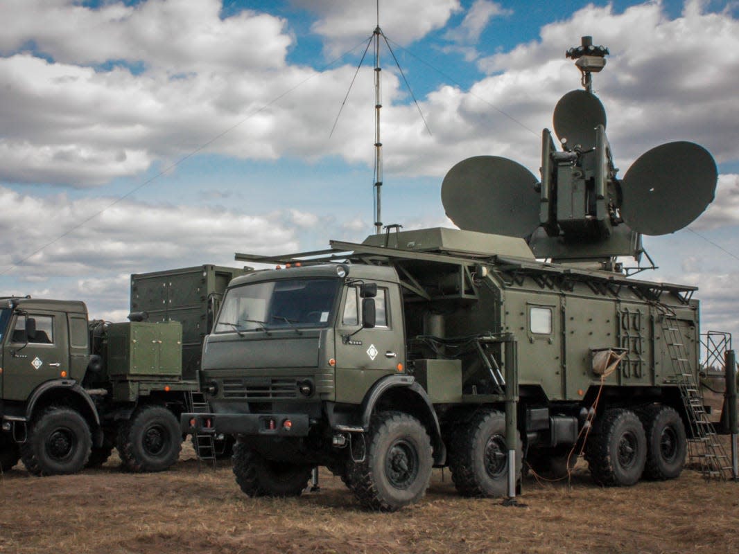 Ukraine captures one of Russia's most advanced electronic warfare systems, which..