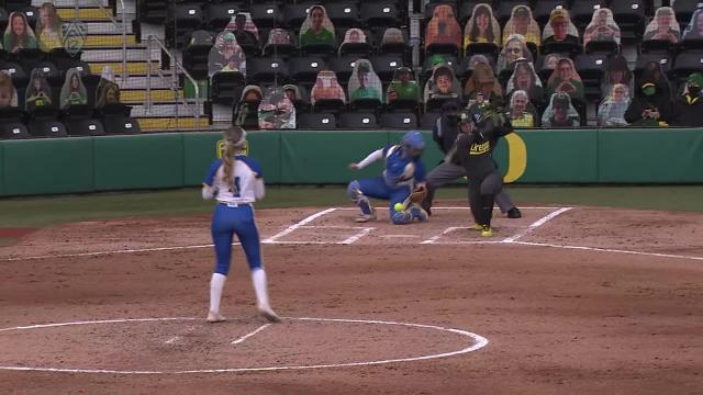 Recap: Delanie Wisz powers No. 2 UCLA softball past No. 3 Oregon 9-3 in marquee matchup