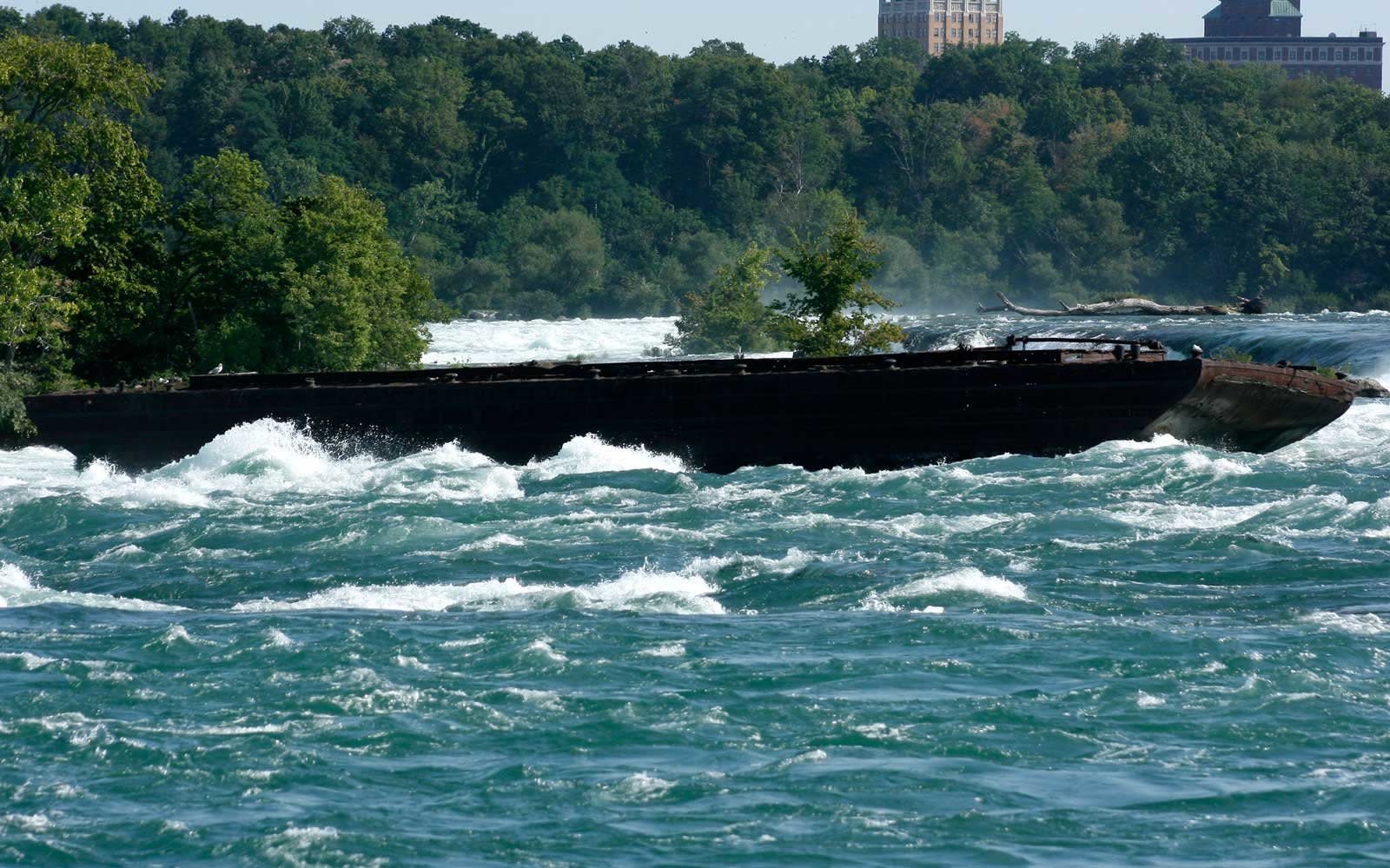 niagara falls boat tour accident