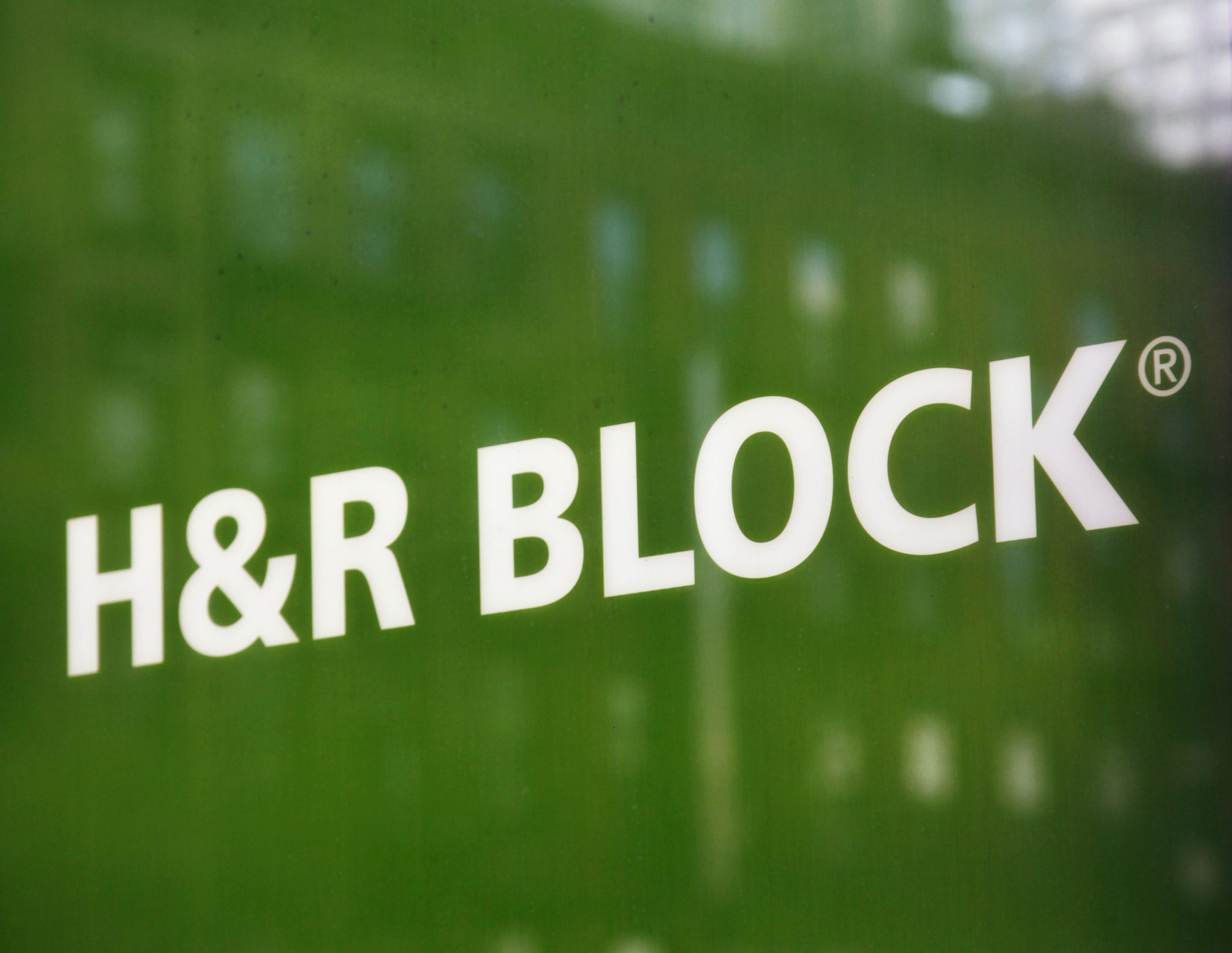 h and r block near me open today