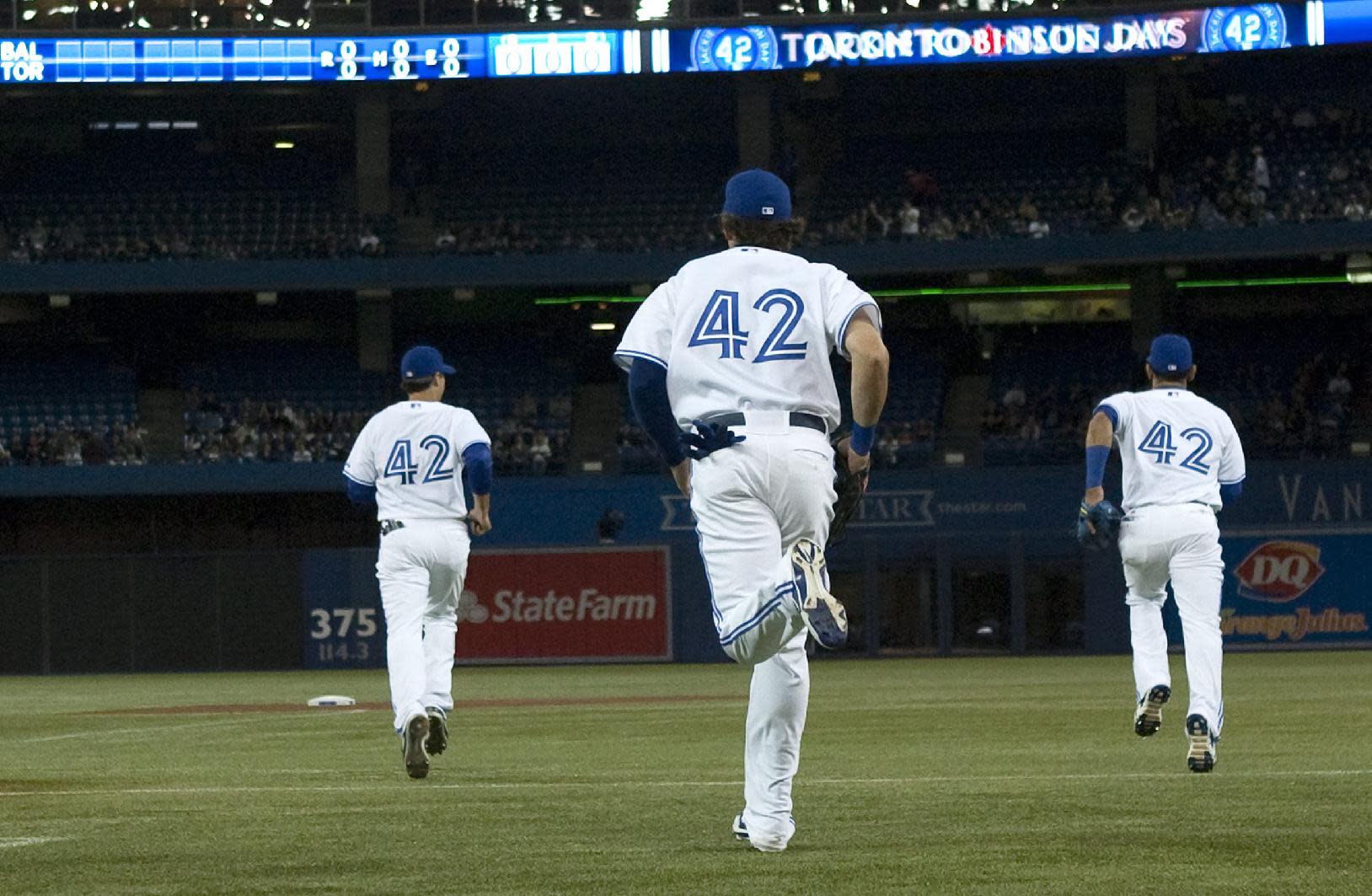 blue jays jackie robinson jersey