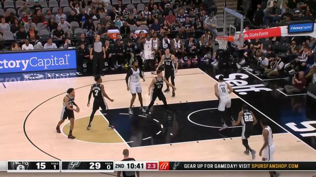 Ben Simmons with a dunk vs the San Antonio Spurs