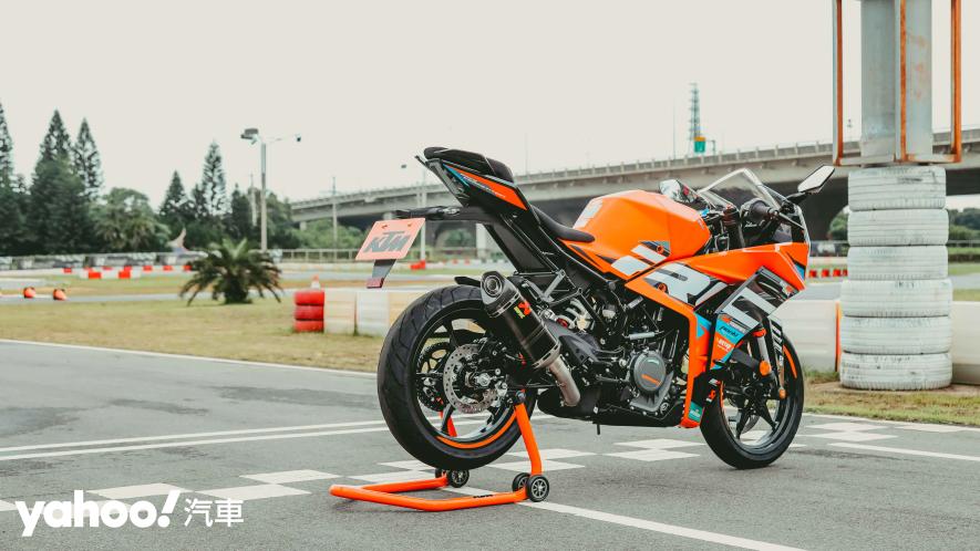 2022 KTM RC390 熱血改款！賽事淬鍊後的輕檔街跑巔峰？ - 5