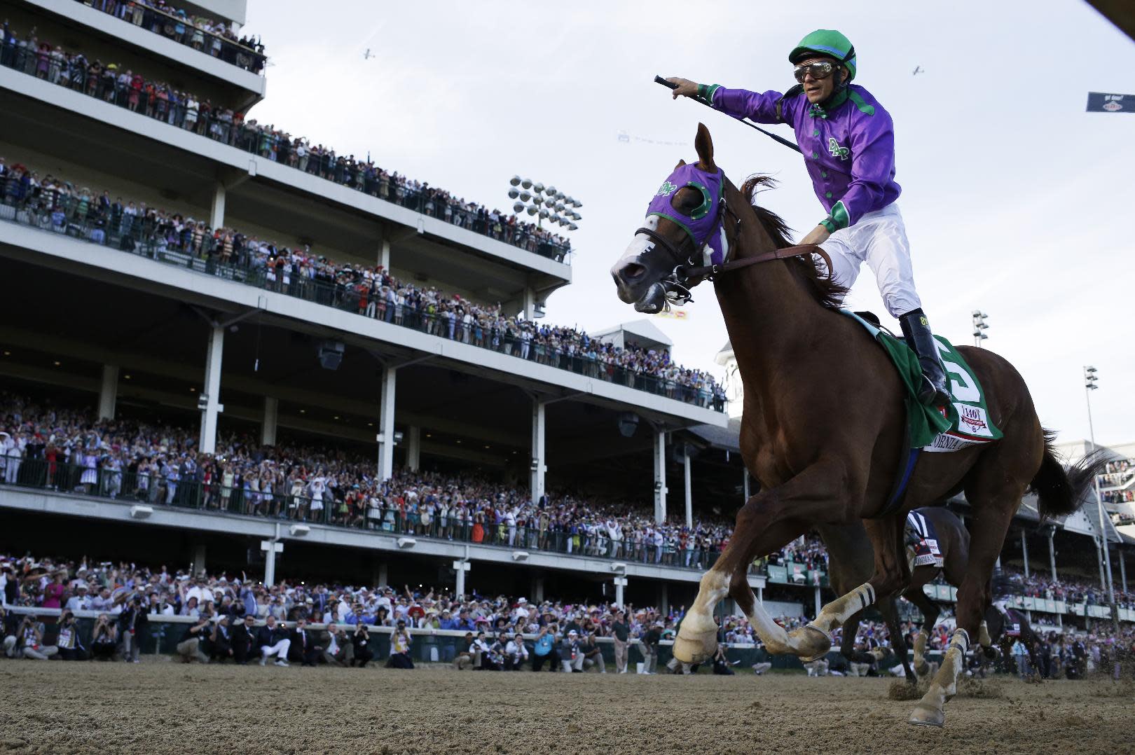 California Chrome breaks away for Derby win