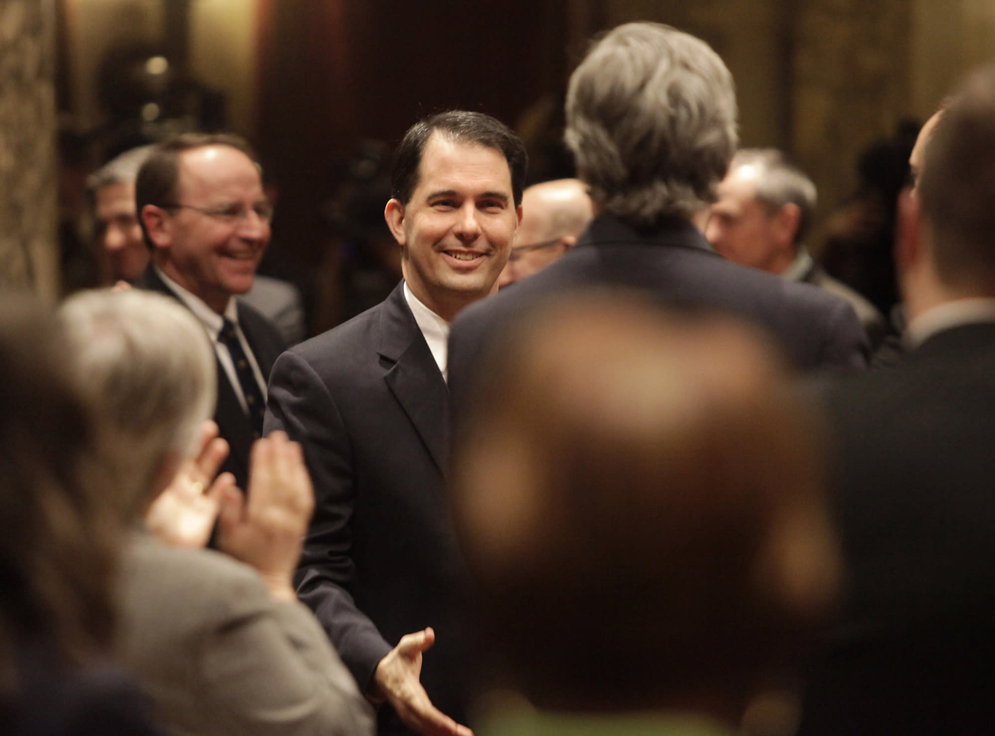 wis-gov-walker-calls-for-income-tax-cut