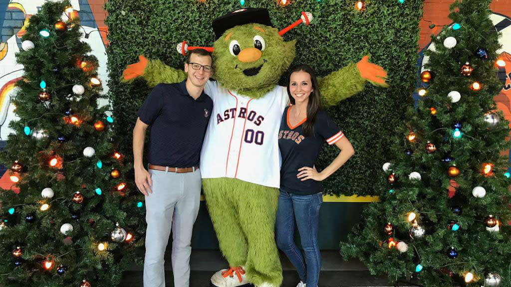 Astros holiday cards: How you can pose with Orbit!