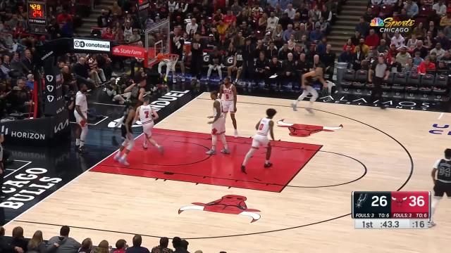 Keita Bates-Diop with an assist vs the Chicago Bulls