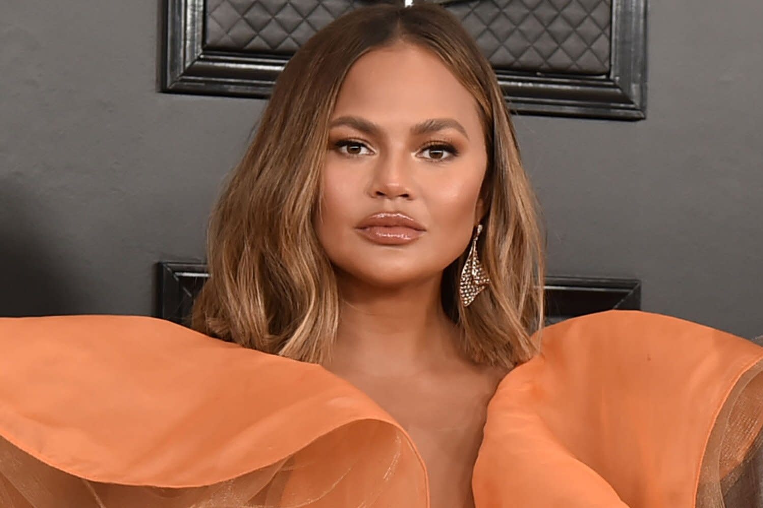 Chrissy Teigen talks about the book that inspired her sobriety, stop like a woman