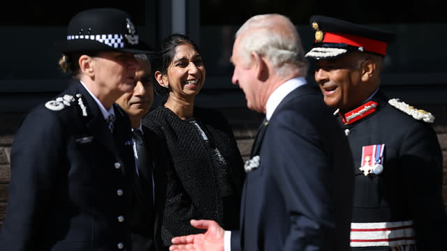 Le roi Charles III et le prince William visitent la police métropolitaine avant les funérailles de la reine