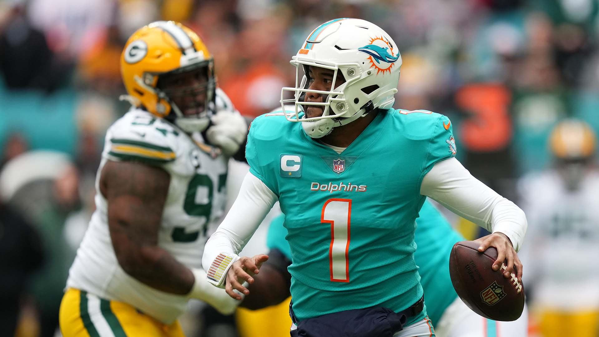 Dolphins HC Mike McDaniel lauds RB Raheem Mostert for how he's handled 'ton  of noise' this offseason