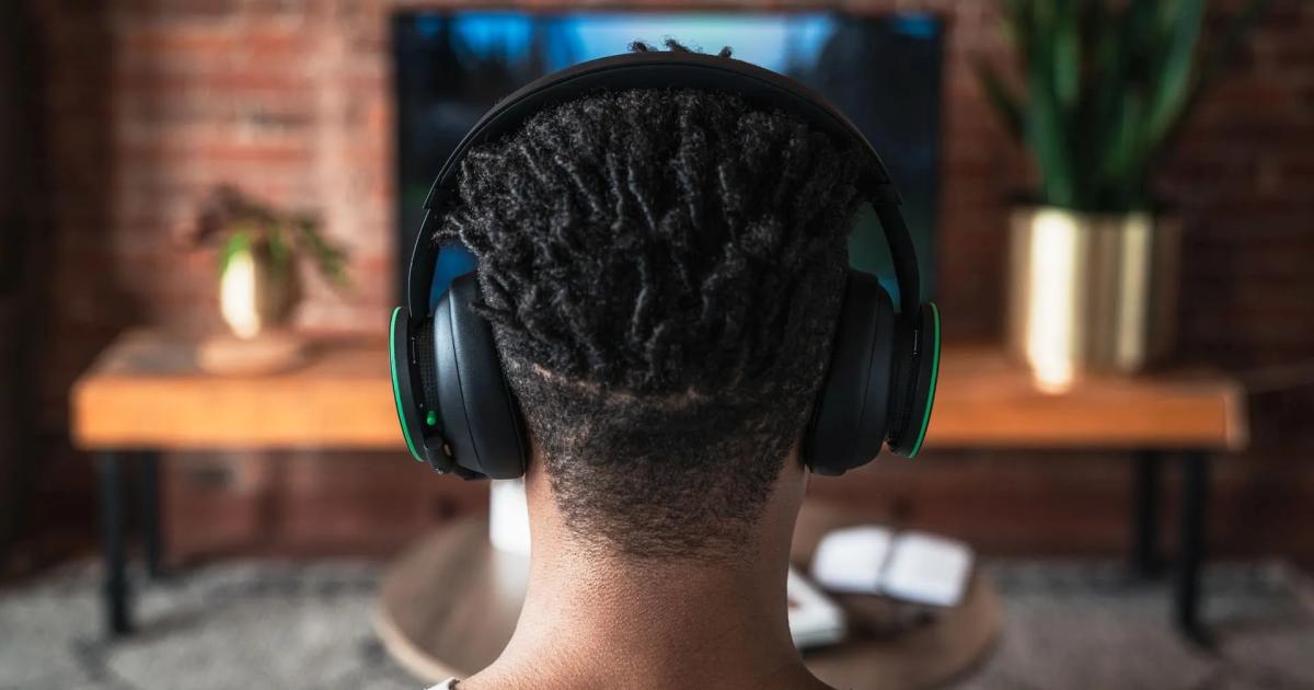 Microsoft’s Xbox Wireless headset is just  right now