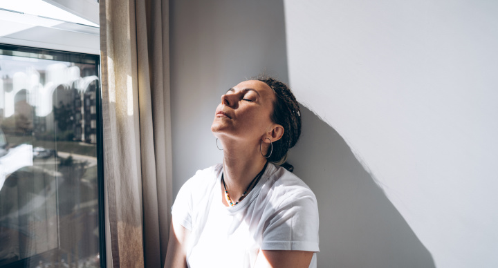 
Feeling anxious? Here are 6 simple ways to calm down quickly.
Experts share techniques to pull yourself out of a moment of anxiety or panic.
Tips to try »