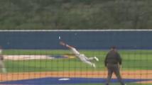 Amazing catch at Texas HS baseball game