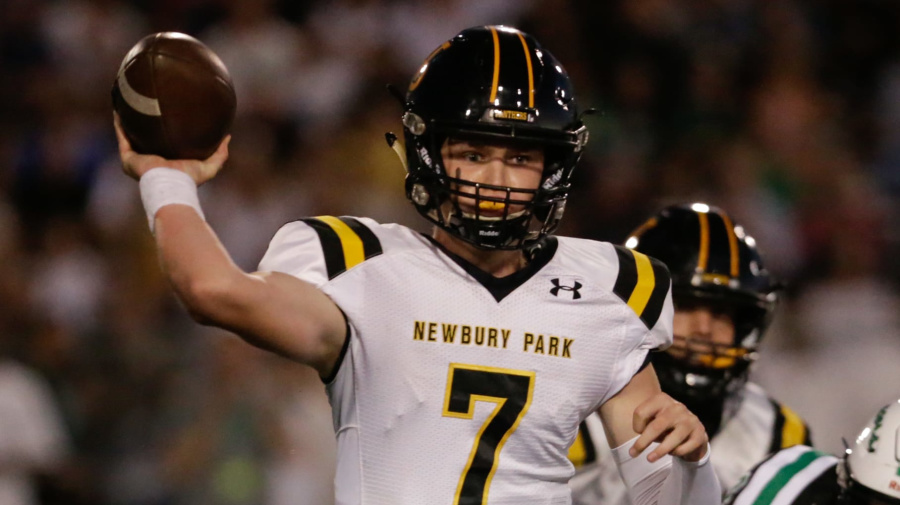 Getty Images - THOUSAND OAKS, CA - SEPTEMBER 23:  Newbury Park quarterback Brady Smigiel (7) passes against Thousand Oaks in Friday nights game on Friday, Sept. 23, 2022 in Thousand Oaks, CA. (Jason Armond / Los Angeles Times via Getty Images)