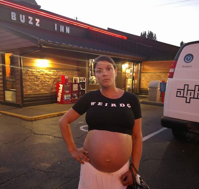 Hot or not, preggers mom with a Weirdo crop top, refused service at restaurant Bf2b67978e4f6052cc165b36c238b7f6