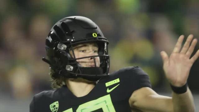 Justin Herbert of Oregon Ducks announces he will return for senior season -  ESPN