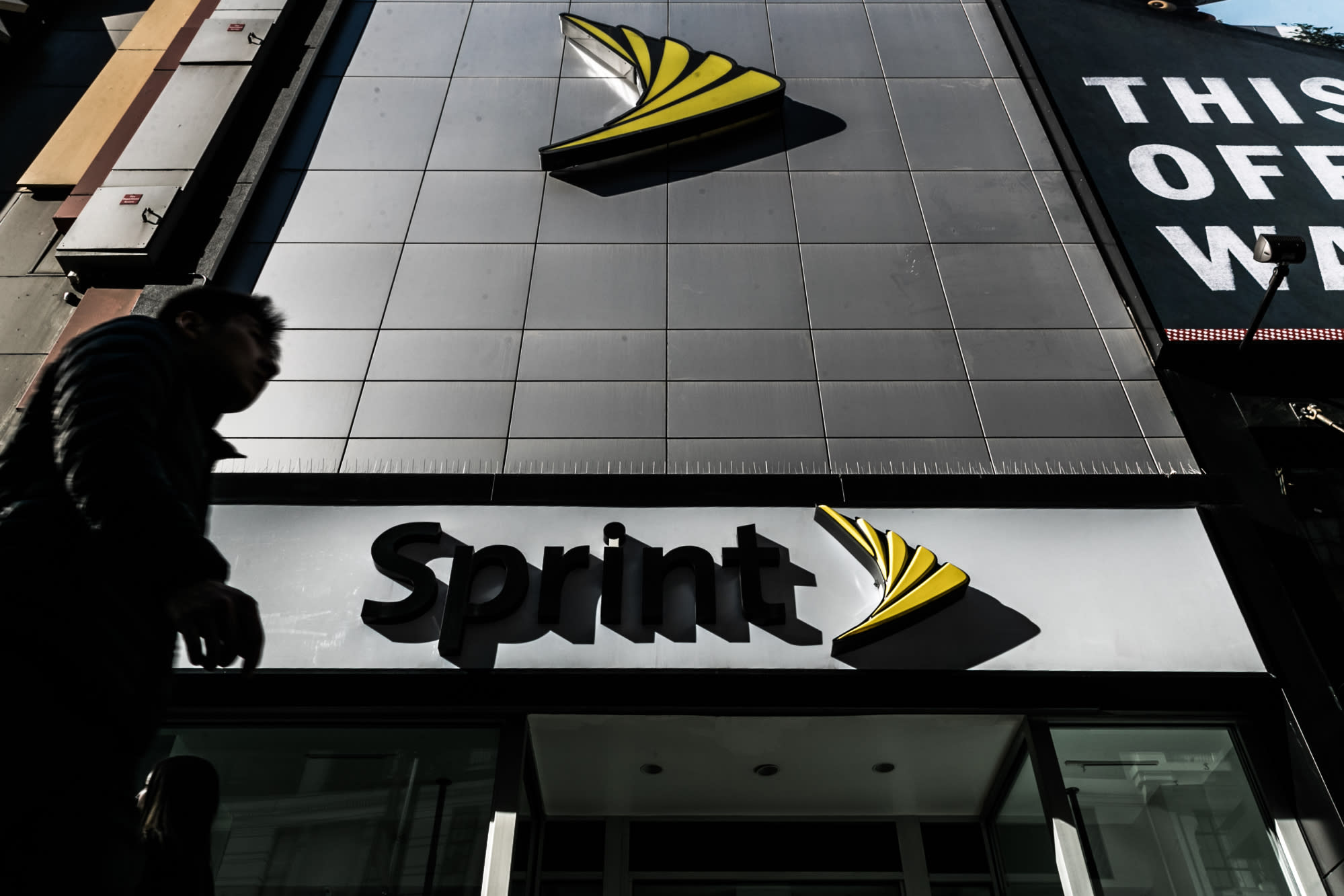 T-Mobile-Sprint Merger Odds May Rise on Cable Move to Mobile1999 x 1333