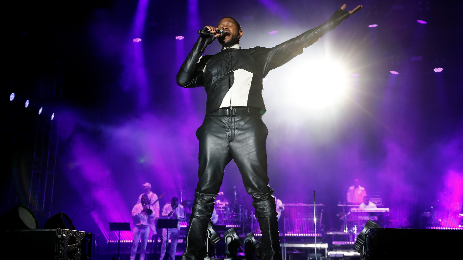 usher did not disappoint with his Super Bowl half-time show performance!  Starting off in a custom bejewelled white @dolcegabbana suit wi