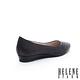低跟鞋 HELENE SPARK 金屬風三角沖孔羊皮尖頭楔型低跟鞋－黑 product thumbnail 4