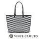 Vince Camuto 時髦感菱格紋肩背包-黑色 product thumbnail 3