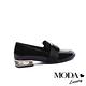 跟鞋 MODA Luxury 英倫風大織帶釦飾造型樂福低跟鞋－漆皮黑 product thumbnail 4