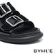 拖鞋 BYHUE 精緻率性白鑽方釦雙寬帶牛漆皮軟芯厚底拖鞋－黑 product thumbnail 6