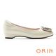 ORIN 造型簍空金屬釦環真皮 女 低跟鞋 白色 product thumbnail 4