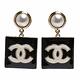 CHANEL 經典珍珠琺瑯雙C LOGO正方形穿式耳環(黑/金色) product thumbnail 2