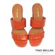 Tino Bellini 巴西進口都會簡潔牛皮壓紋粗跟涼拖鞋-紅 product thumbnail 4