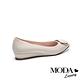 低跟鞋 MODA Luxury 細緻立體壓紋飾釦羊皮楔型低跟鞋－米 product thumbnail 4