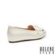 低跟鞋 HELENE SPARK 珍珠金屬釦鼓繩造型牛漆皮內增高樂福低跟鞋－米 product thumbnail 3