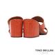 Tino Bellini 巴西進口都會簡潔牛皮壓紋粗跟涼拖鞋-紅 product thumbnail 5