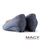 MAGY金屬飾條壓紋布面楔型 女 低跟鞋 藍色 product thumbnail 5
