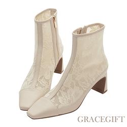 【Grace Gift】小貓聯名-祕密花園 真皮拼接方頭蕾絲高跟短靴 米白