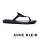 ANNE KLEIN-ALLTHEWAY 經典品牌圖飾 清涼顯瘦夾腳拖鞋-鏡黑 product thumbnail 3