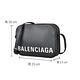 BALENCIAGA 巴黎世家VILLE白字LOGO荔枝紋牛皮拉鍊斜背相機包(黑) product thumbnail 6