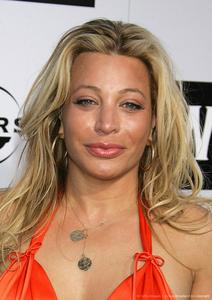 Taylor Dayne Models Triple D Bra With Gorgeous 21-Year-Old Daughter