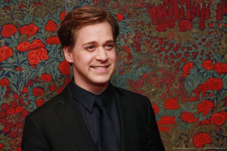 Grey's Anatomy alum T.R. Knight joins current cast for PaleyFest