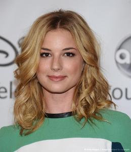 emily vancamp hair