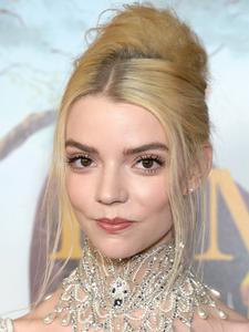 Anya Taylor-Joy leaves fans hysterical after selfie fail