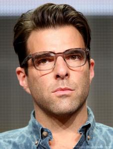 zachary quinto glasses