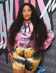 Rapper Lizzo opens up on early career insecurities - Yahoo Sports