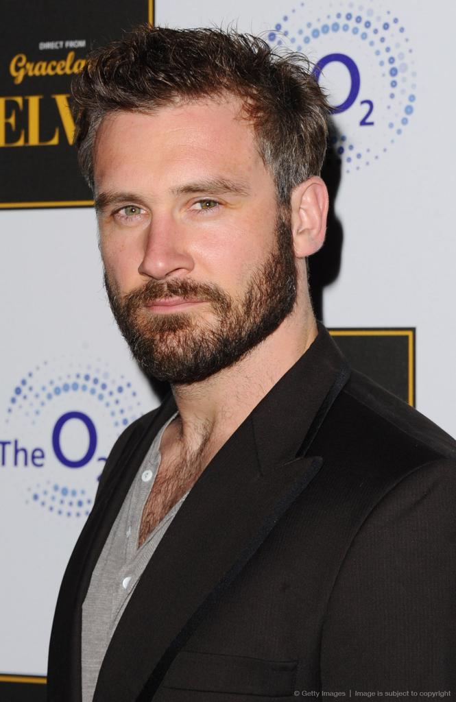 Clive Standen - Wikipedia