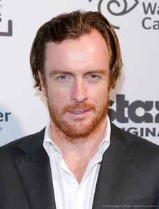 Toby Stephens - Wikipedia