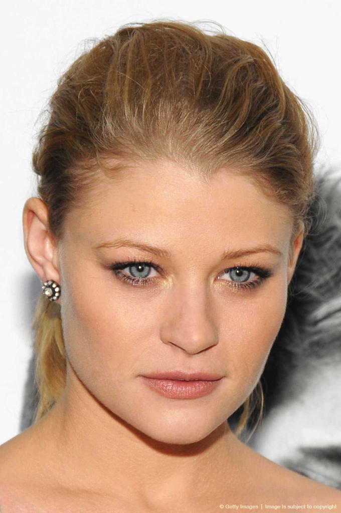 emilie de ravin eyes belle