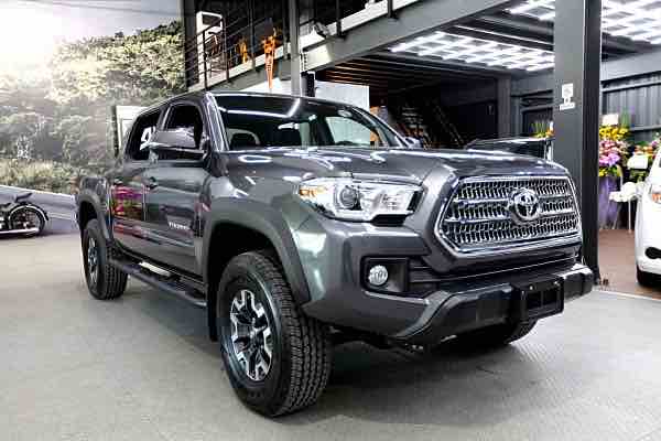 正2017 TACOMA off-road TRD